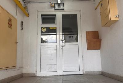 Apartament cu 2 camere decomandat în Micro 20 - 2