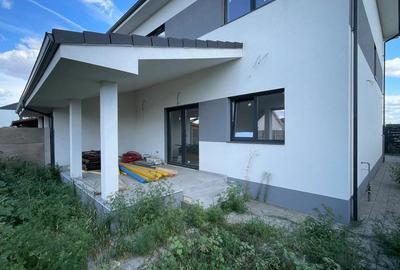 Casă cu 4 camere cu Teren 298 Mp în Urseni