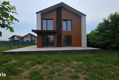 Casă cu 4 camere în Stupini