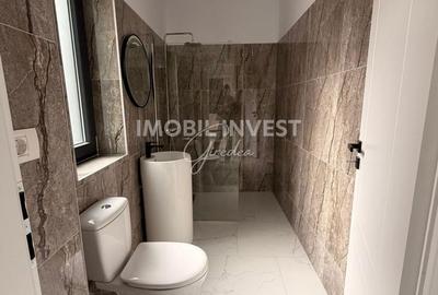 Casă cu 4 camere cu Canalizare în Central - 2