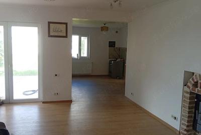 Casă cu 6 camere cu Teren 380 Mp în Dumbrăvița