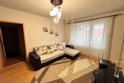 Apartament cu 3 camere semidecomandat, mobilat în Central