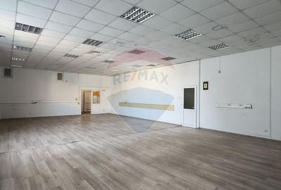 Spațiu comercial, de 2,100 mp, în Central