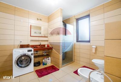 Casă cu 4 camere în Tractorul