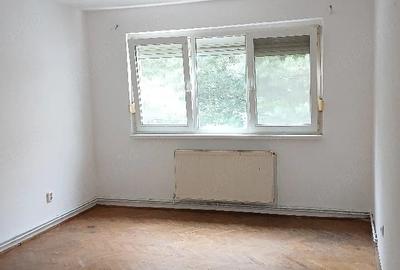 Apartament cu 3 camere semidecomandat în Central - 6