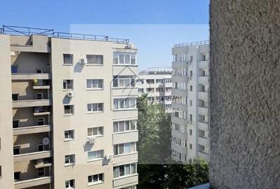Apartament cu 3 camere semidecomandat în Titan