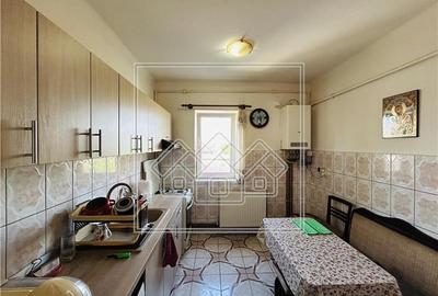 Apartament cu 2 camere decomandat în Șura Mică