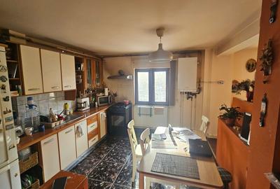 Apartament cu 4 camere decomandat în Central - 3