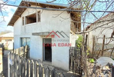 Casă cu 4 camere cu Teren 2284 Mp în Băicoi