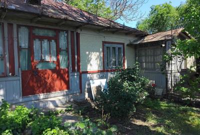 Casă cu 3 camere în Bărcănești