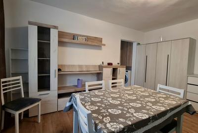 Apartament cu 2 camere semidecomandat, mobilat în Tractorul - 3