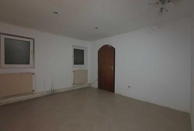Spațiu comercial, de 65 mp, în Periș
