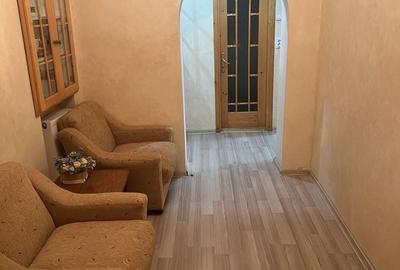 Apartament cu 3 camere decomandat în Șcheia
