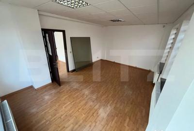Spațiu comercial, de 586 mp, în Micro 11 - 11