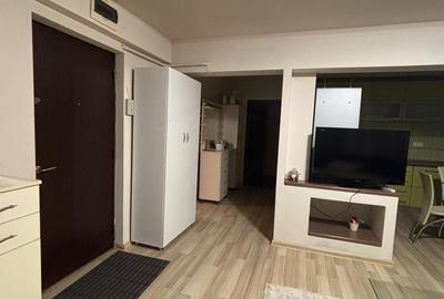 Apartament cu 3 camere în Craiovița Nouă