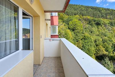 Apartament cu 3 camere decomandat în Răcădău