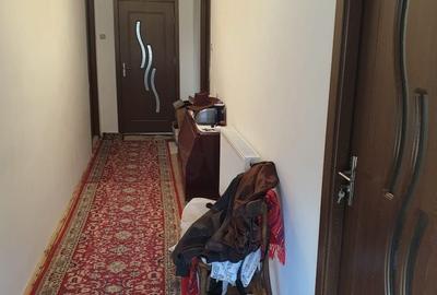 Casă cu 4 camere decomandat în Central