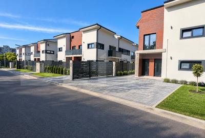 Apartament cu 4 camere decomandat în Între Lacuri