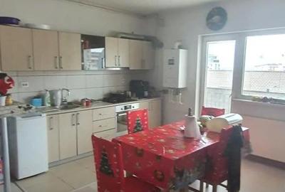 Apartament cu 3 camere decomandat în Central - 1