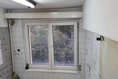 Apartament cu 3 camere semidecomandat în 1 Mai