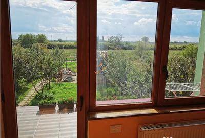 Casă cu 8 camere cu Teren 1100 Mp în Moșnița Nouă