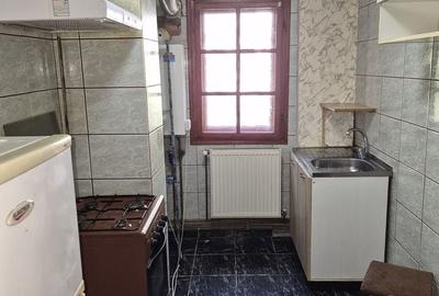 Apartament cu 3 camere semidecomandat în Alexandru cel Bun - 1