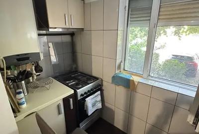Apartament cu 3 camere decomandat în Far