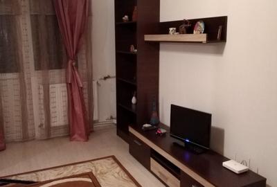 Apartament cu 2 camere semidecomandat în Km 4 - 1