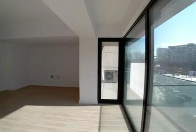 Apartament cu 3 camere semidecomandat în 13 Septembrie