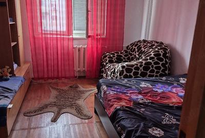 Apartament cu 3 camere decomandat în 1 Mai