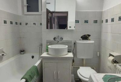 Apartament cu 2 camere decomandat, mobilat în Central