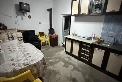 Casă cu 3 camere cu Teren 1562 Mp în Gălăteni