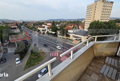 Apartament cu 3 camere în Cetate