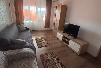 Apartament cu 2 camere decomandat în Trocadero