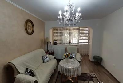 Apartament cu 3 camere semidecomandat în Tomis II