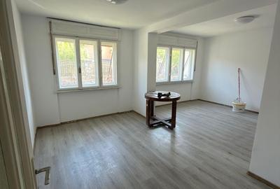 Casă cu 3 camere în Central