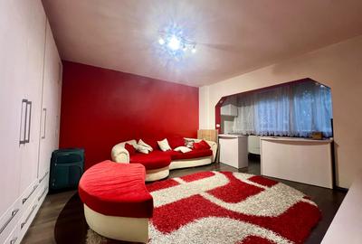 Apartament cu 3 camere decomandat, mobilat în Lunei