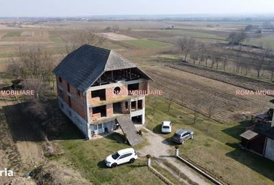 Casă cu 10 camere cu Teren 2300 Mp în Sălsig - 5