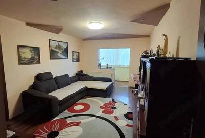 Apartament cu 4 camere semidecomandat în Tractorul - 5