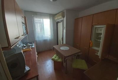 Apartament cu 3 camere decomandat în Dacia