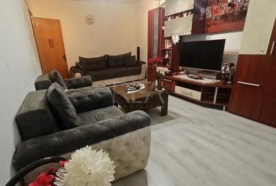 Apartament cu 3 camere decomandat, mobilat în Berceni