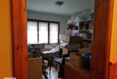 Apartament cu 4 camere decomandat în Micro 3