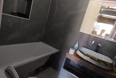 Casă cu 5 camere cu Teren 1103 Mp în Central - 1