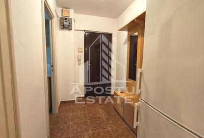 Apartament cu 3 camere semidecomandat în Circumvalațiunii
