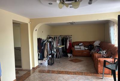Casă cu 6 camere cu Teren 1000 Mp în Central