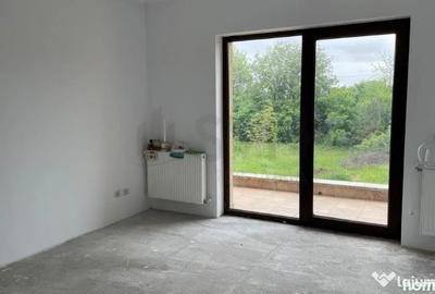 Casă cu 7 camere cu Teren 425 Mp în Corbeanca