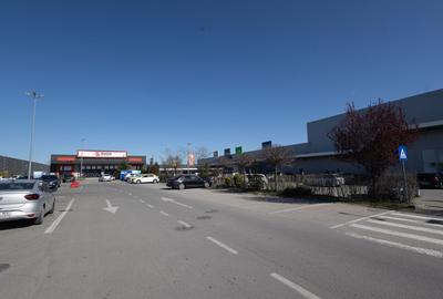 Spațiu comercial, de 600 mp, în Central - 4