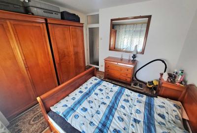 Apartament cu 3 camere decomandat în Intim