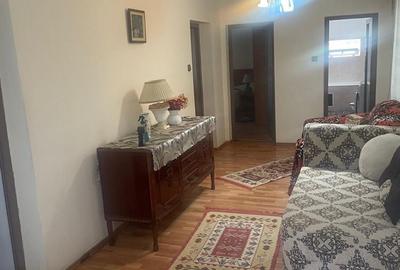 Casă cu 4 camere în Ion Roată