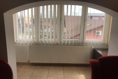 Apartament cu 2 camere decomandat în Lipovei
